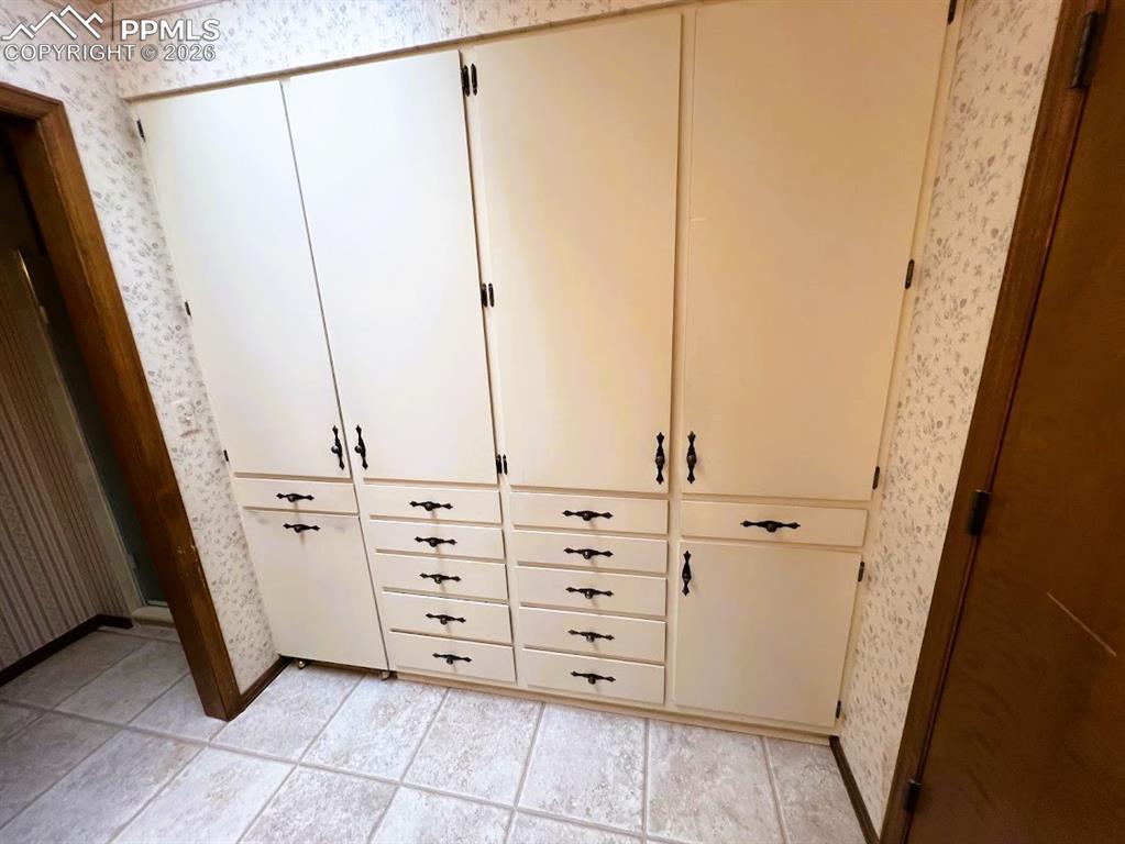 Image 19 of 40: Primary Bathroom - Built in Cabinets & Drawers