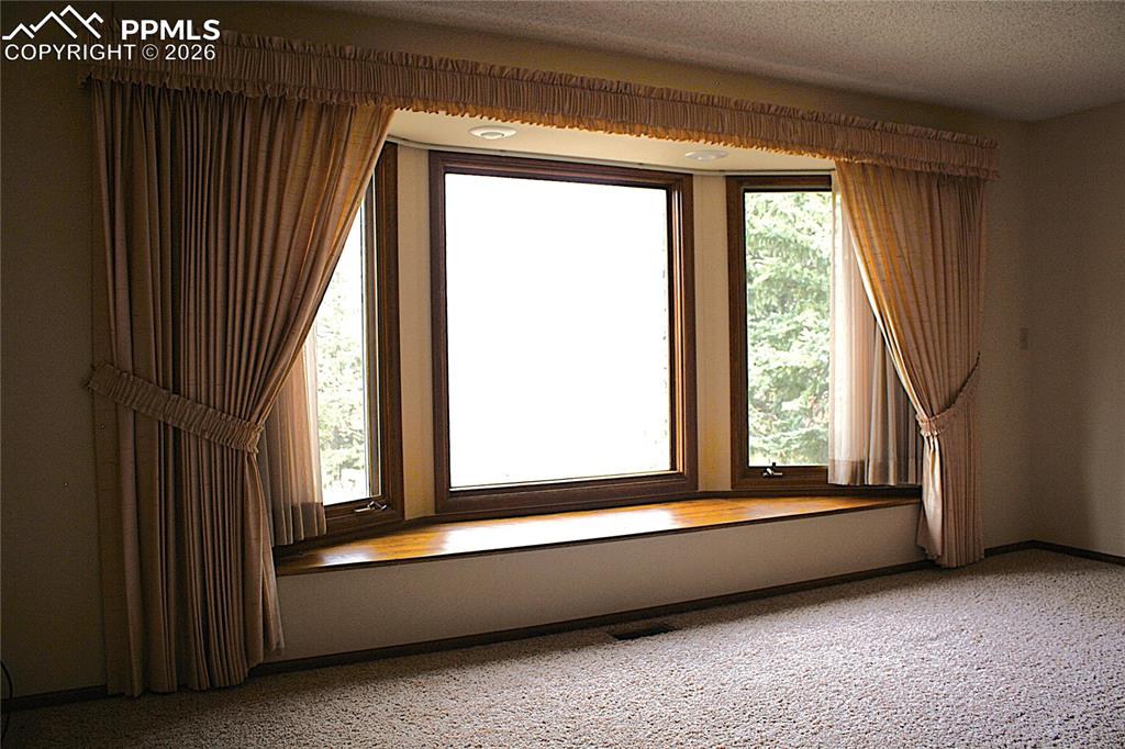 Image 5 of 40: Living Room - Large Bay Window