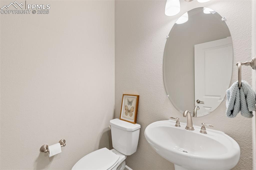 Image 13 of 38: POWDER BATH