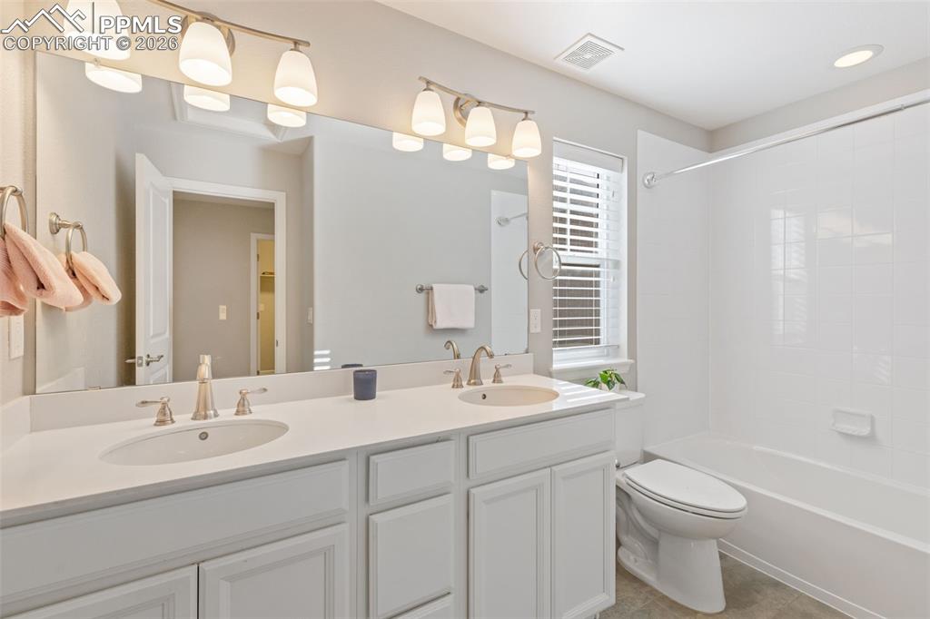 Image 18 of 38: UPSTAIRS HALL BATH