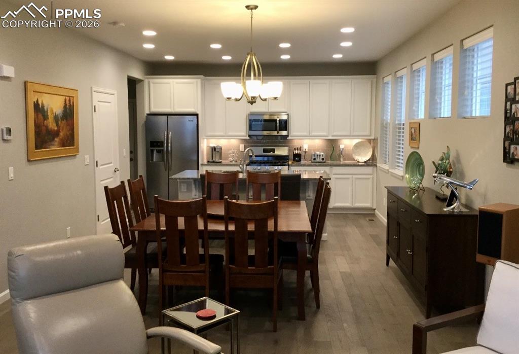 Image 32 of 38: Dining Area