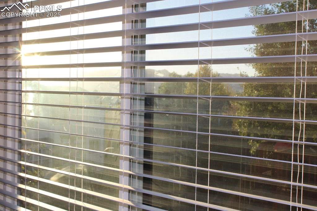 Image 3 of 30: Detailed view