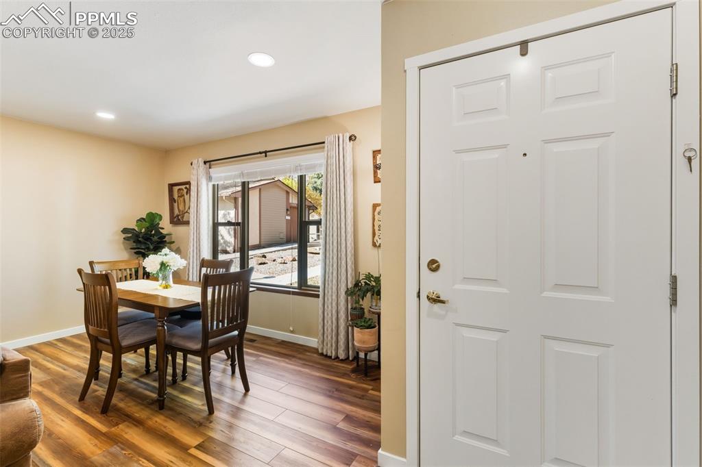 Image 13 of 34: Dining Area