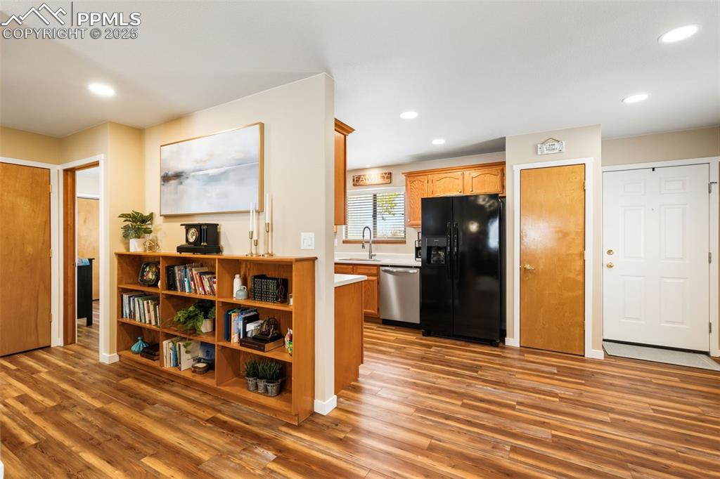 Image 20 of 34: Kitchen