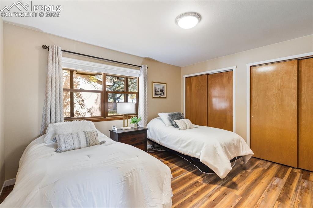 Image 22 of 34: Bedroom