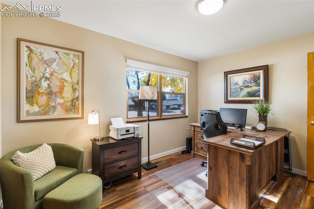 Image 26 of 34: Office