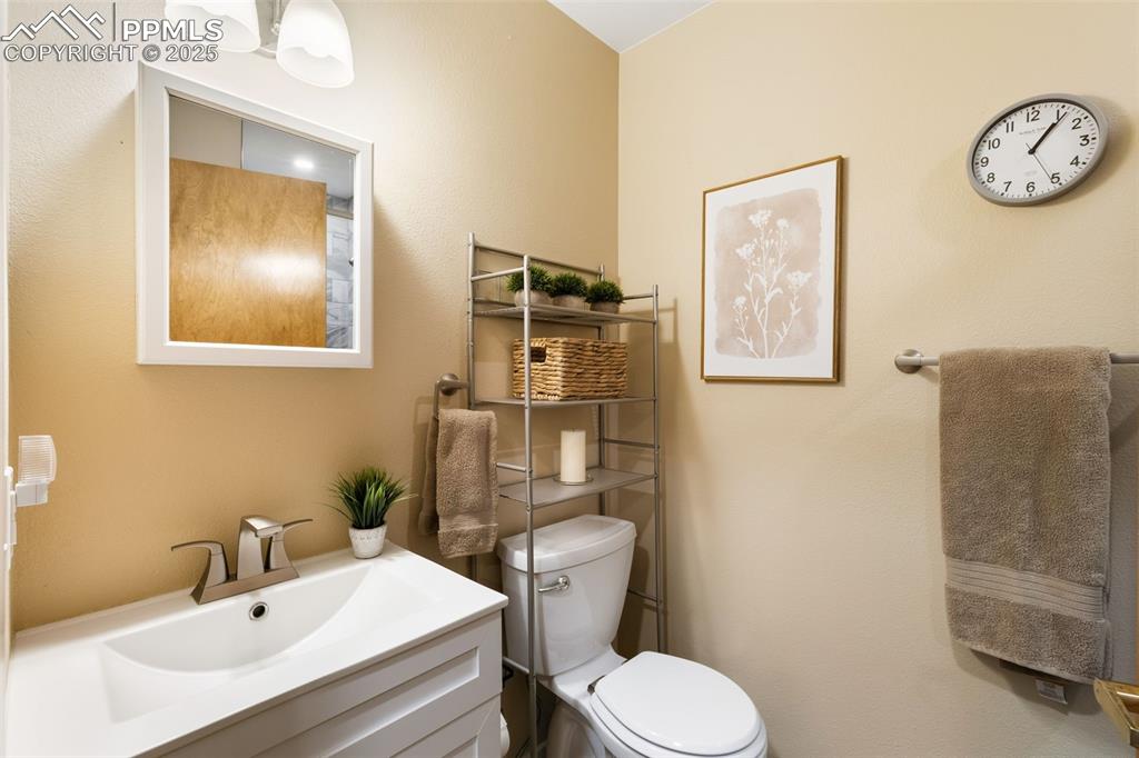 Image 27 of 34: Bathroom