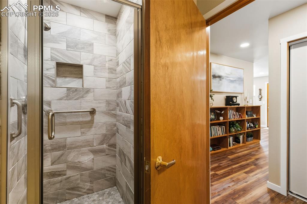 Image 28 of 34: Bathroom