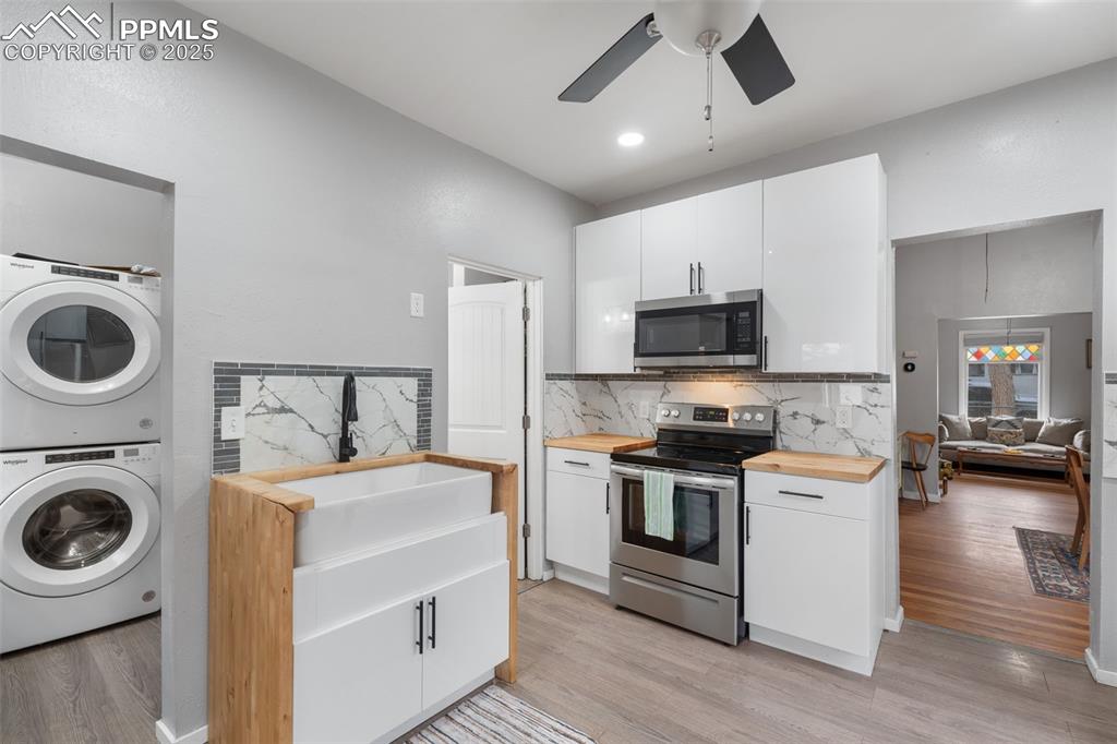 Image 11 of 50: Kitchen