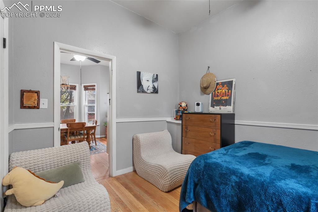 Image 20 of 50: Bedroom