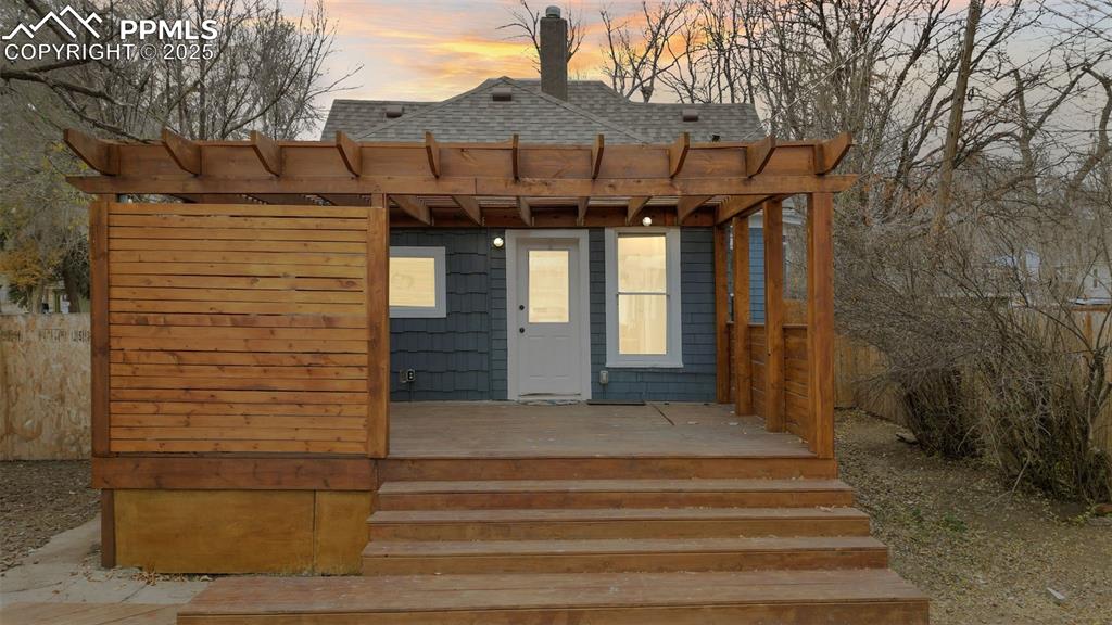 Image 21 of 50: Back of Structure