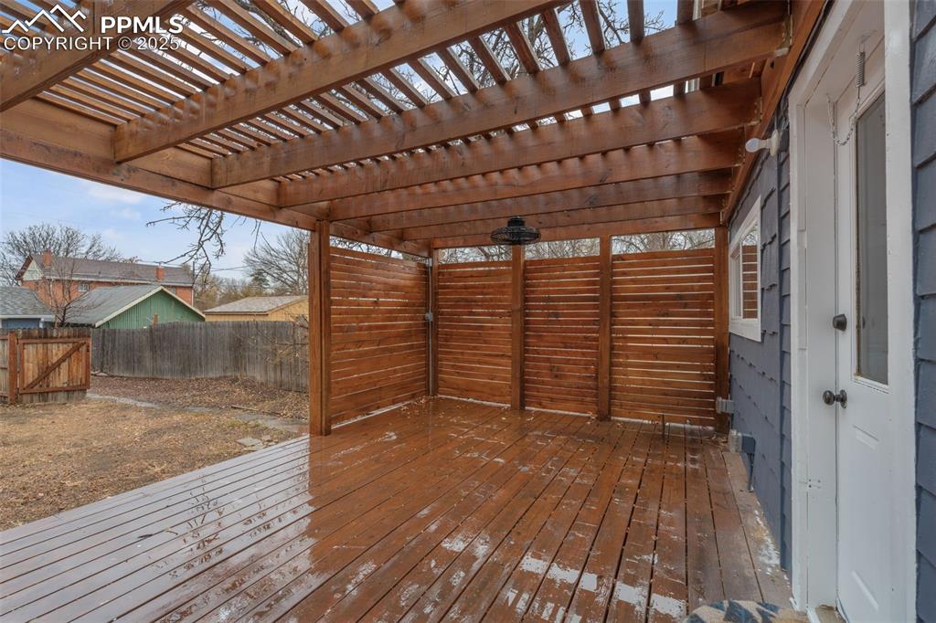 Image 22 of 50: Deck