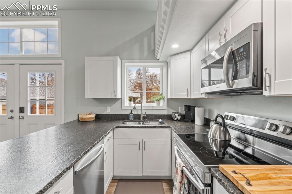 Image 32 of 50: ADU Kitchen