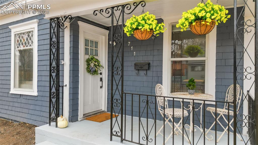 Image 4 of 50: Entry