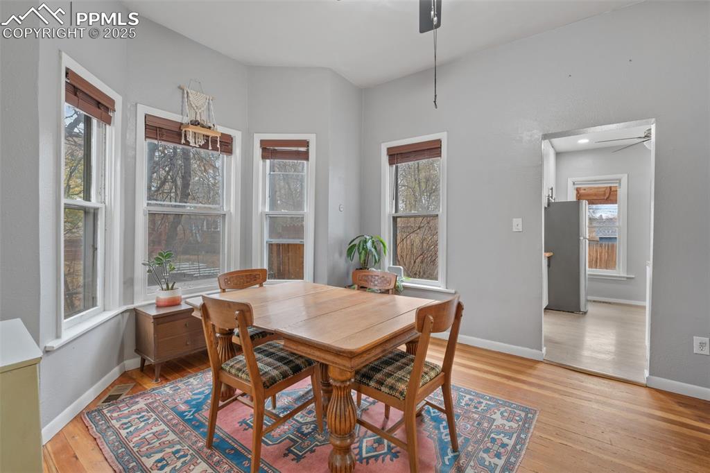 Image 7 of 50: Dining Area