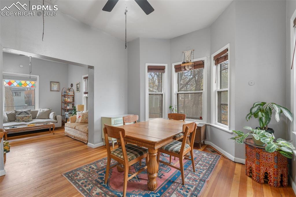 Image 8 of 50: Dining Area