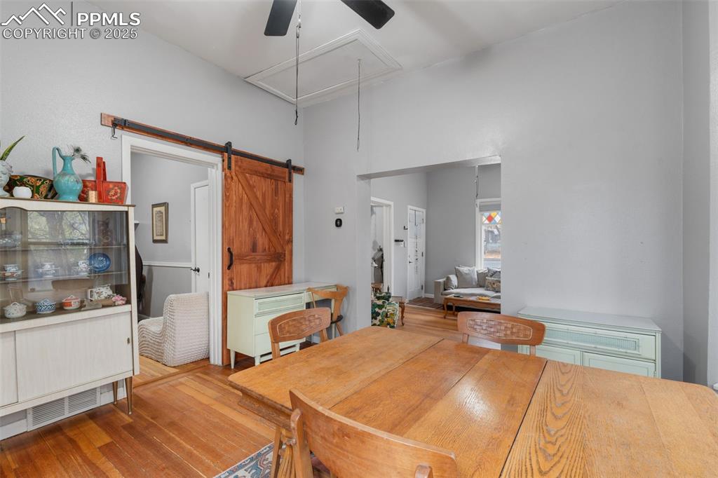 Image 9 of 50: Dining Area