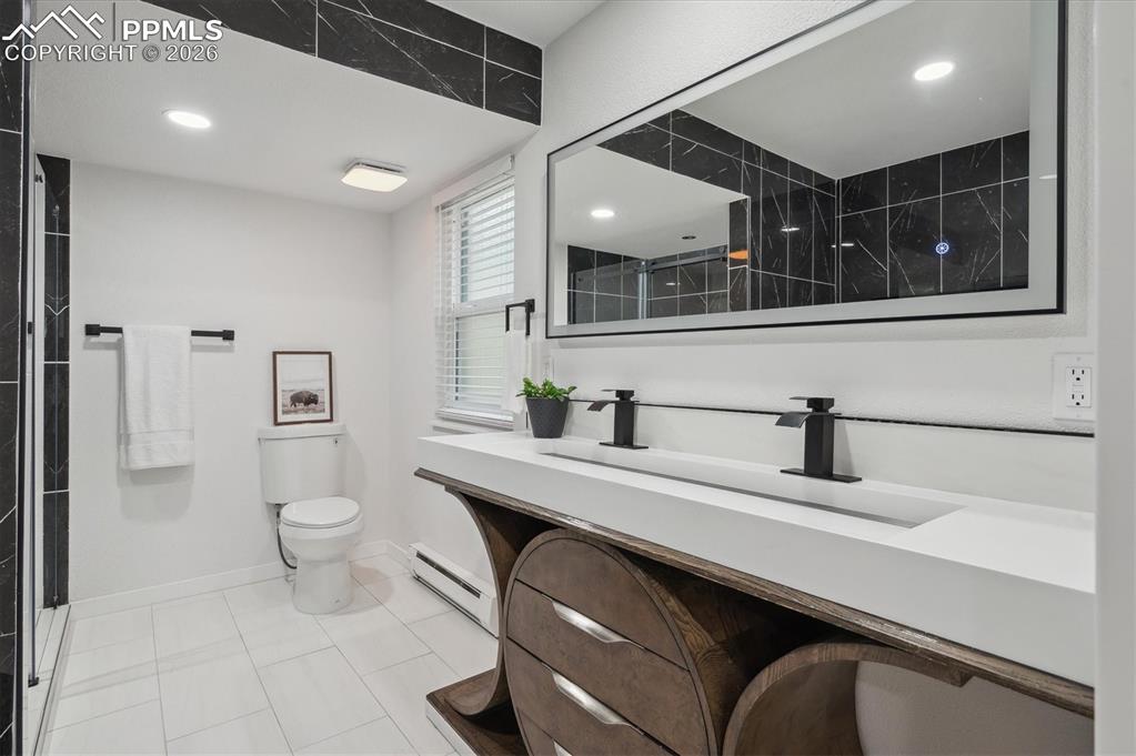 Image 20 of 48: Bathroom