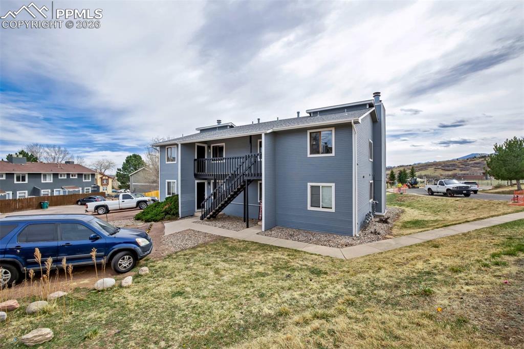 Image 3 of 50: Back of Structure