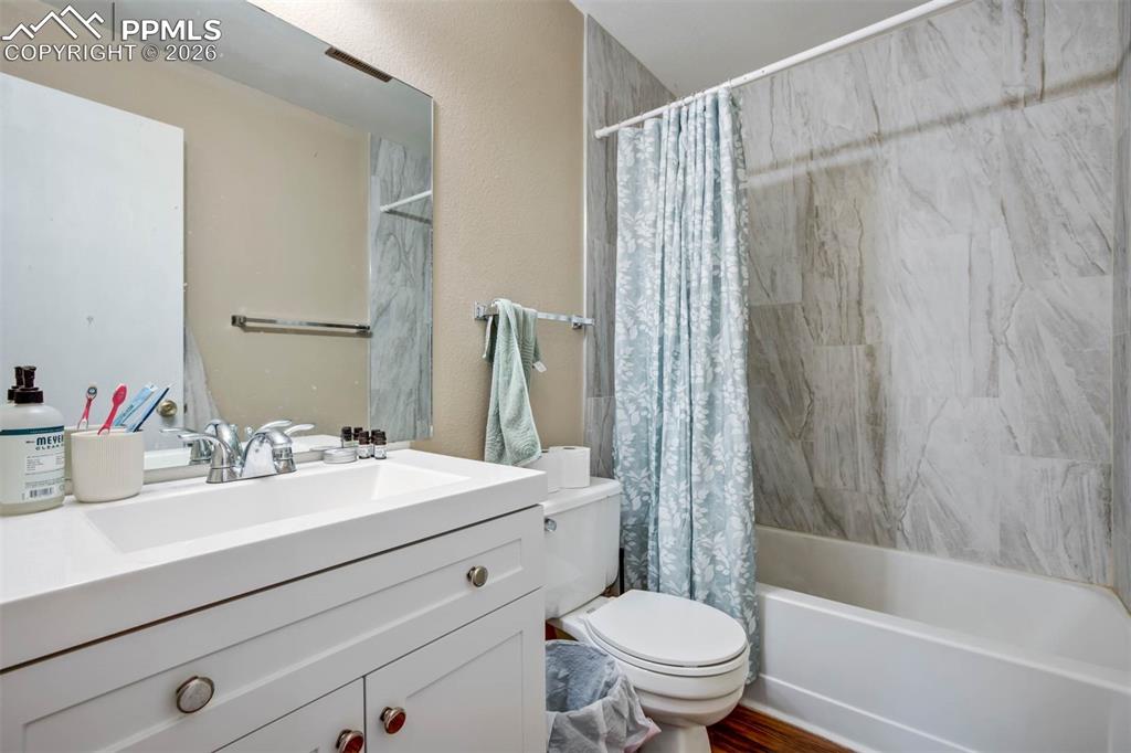 Image 42 of 50: Unit D