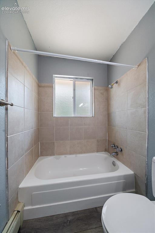 Image 17 of 17: Bathroom