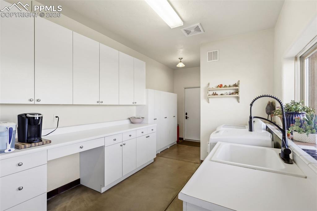 Image 19 of 45: Laundry