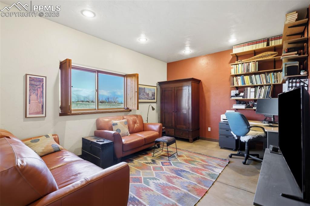 Image 20 of 45: Laundry