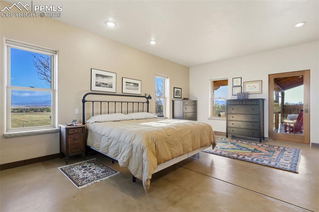 Image 22 of 45: Bedroom