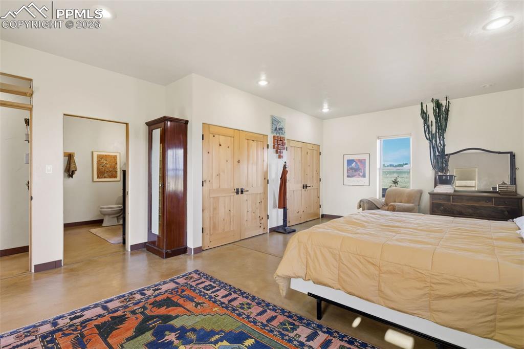 Image 23 of 45: Bedroom