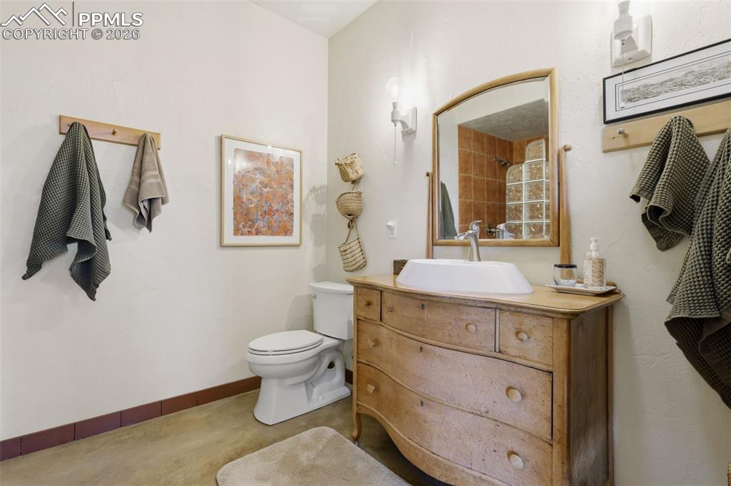 Image 24 of 45: Bedroom