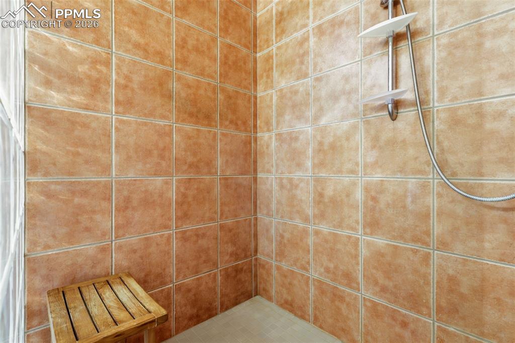 Image 26 of 45: Bathroom