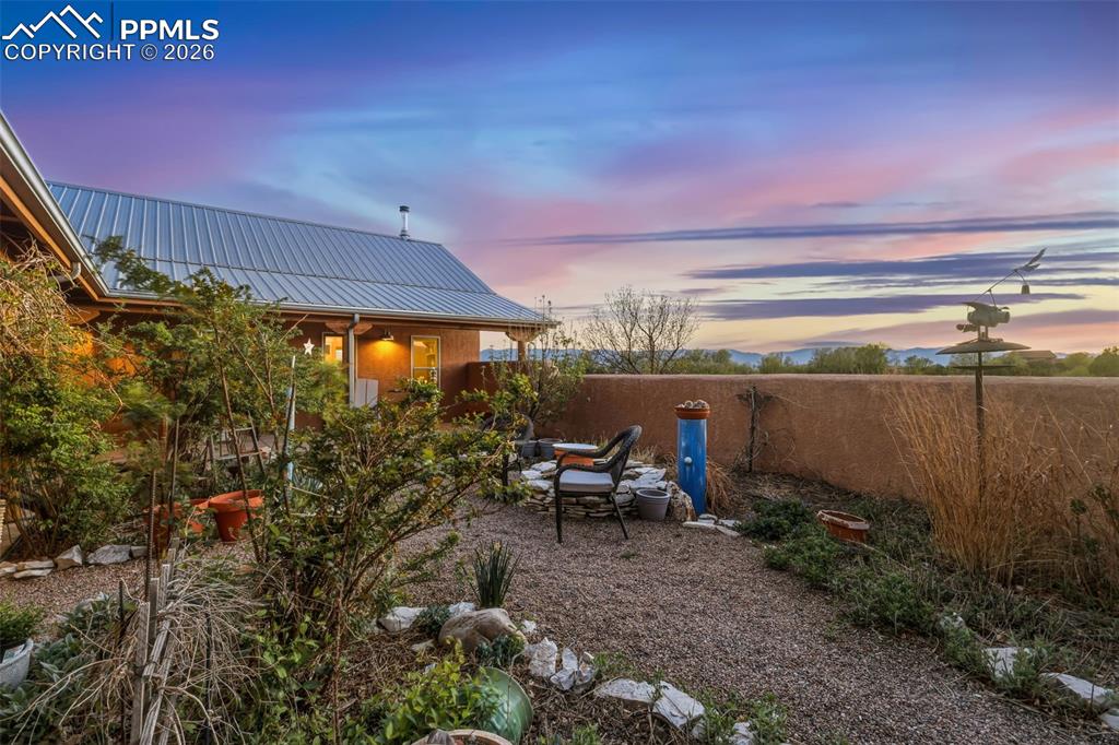 Image 40 of 45: Yard