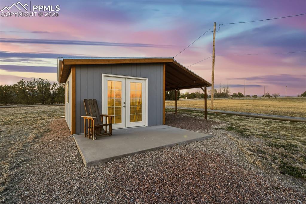 Image 41 of 45: Yard