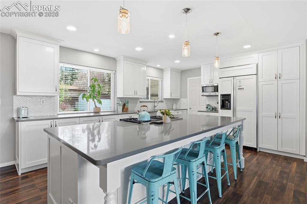 Image 10 of 42: Kitchen