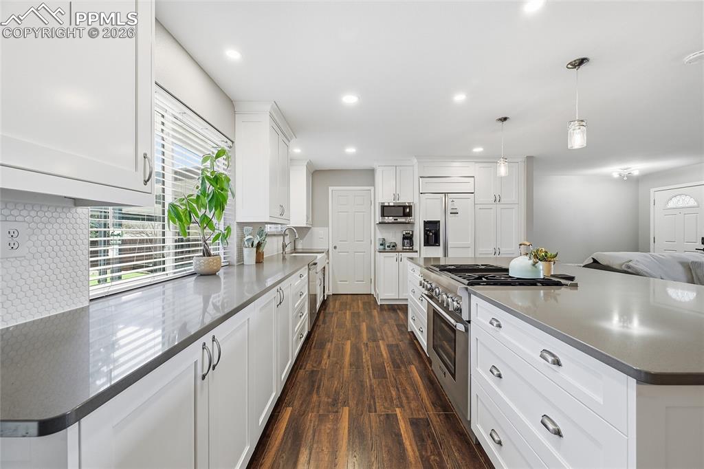 Image 11 of 42: Kitchen