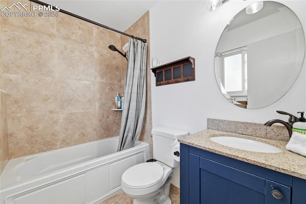 Image 16 of 42: Bathroom