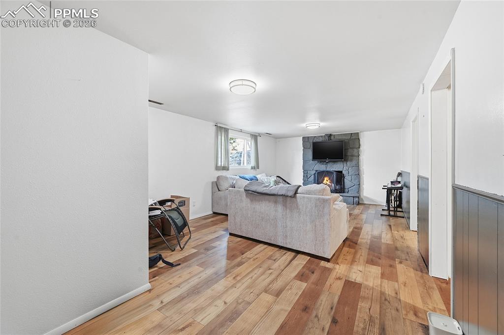 Image 20 of 42: Living Room