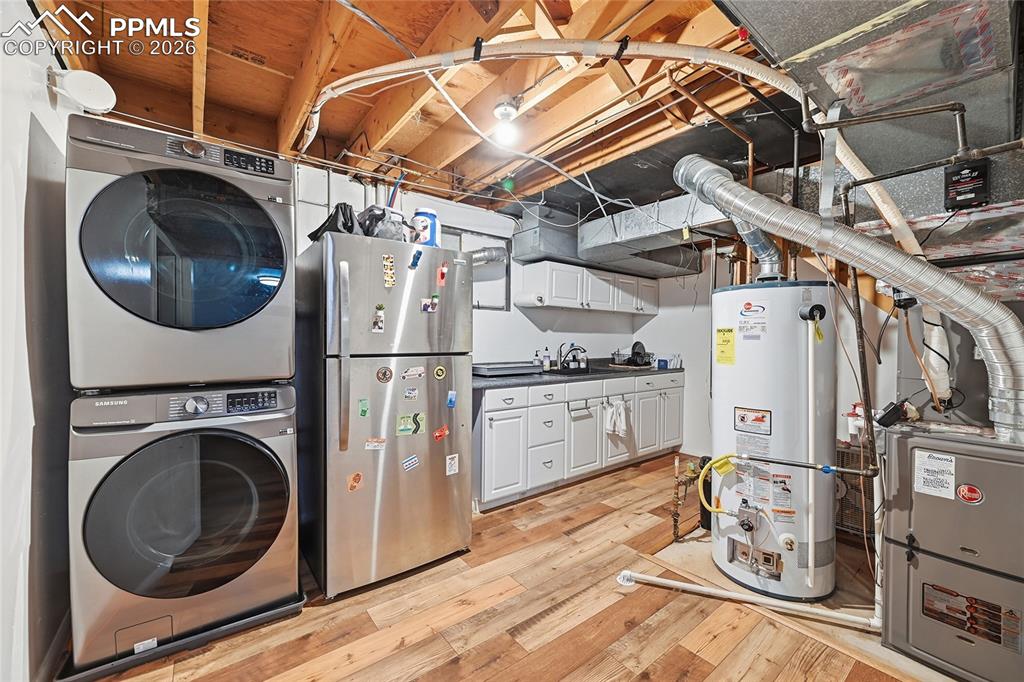 Image 23 of 42: Laundry