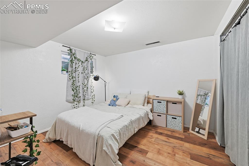 Image 24 of 42: Bedroom