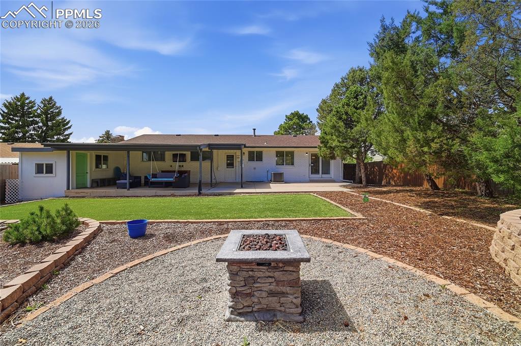 Image 30 of 42: Back of Structure