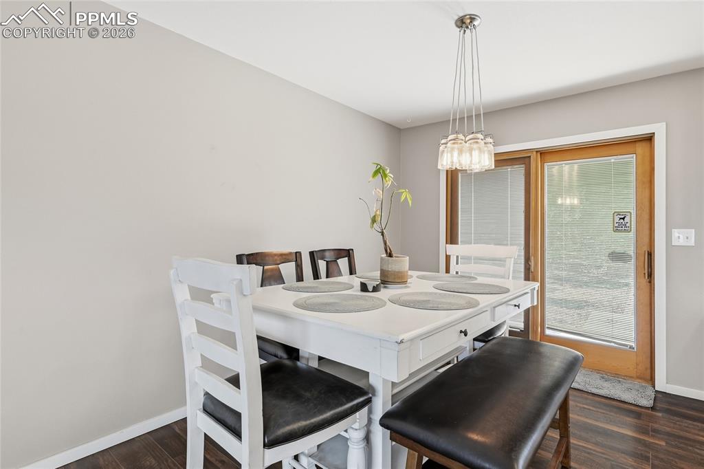 Image 8 of 42: Dining Area