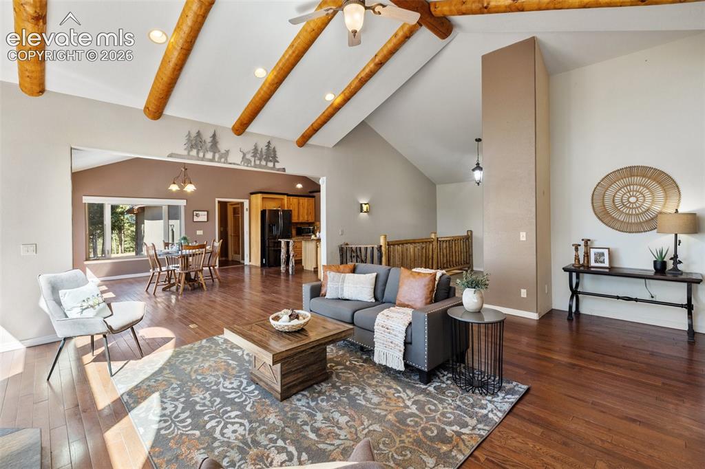 Image 8 of 50: Living Room