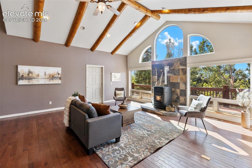 Image 9 of 50: Living Room