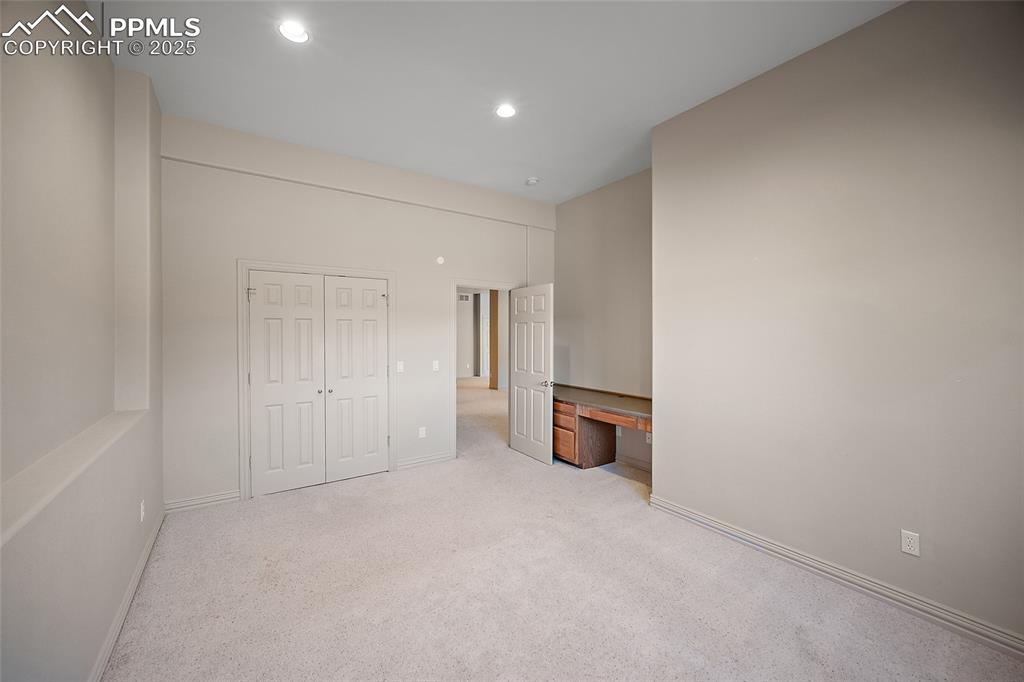 Image 15 of 50: Bedroom