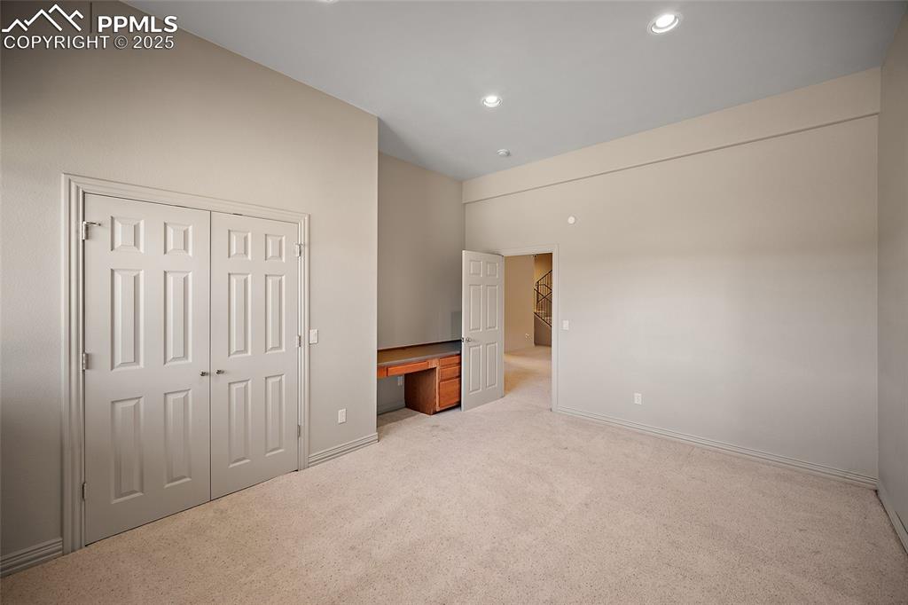 Image 17 of 50: Bedroom