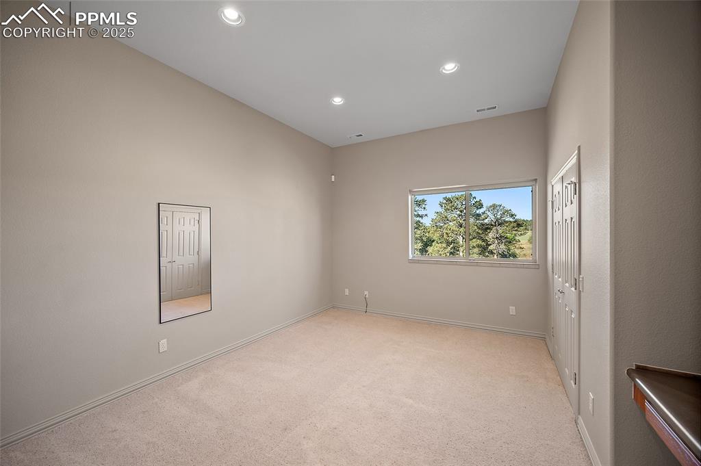 Image 18 of 50: Bedroom