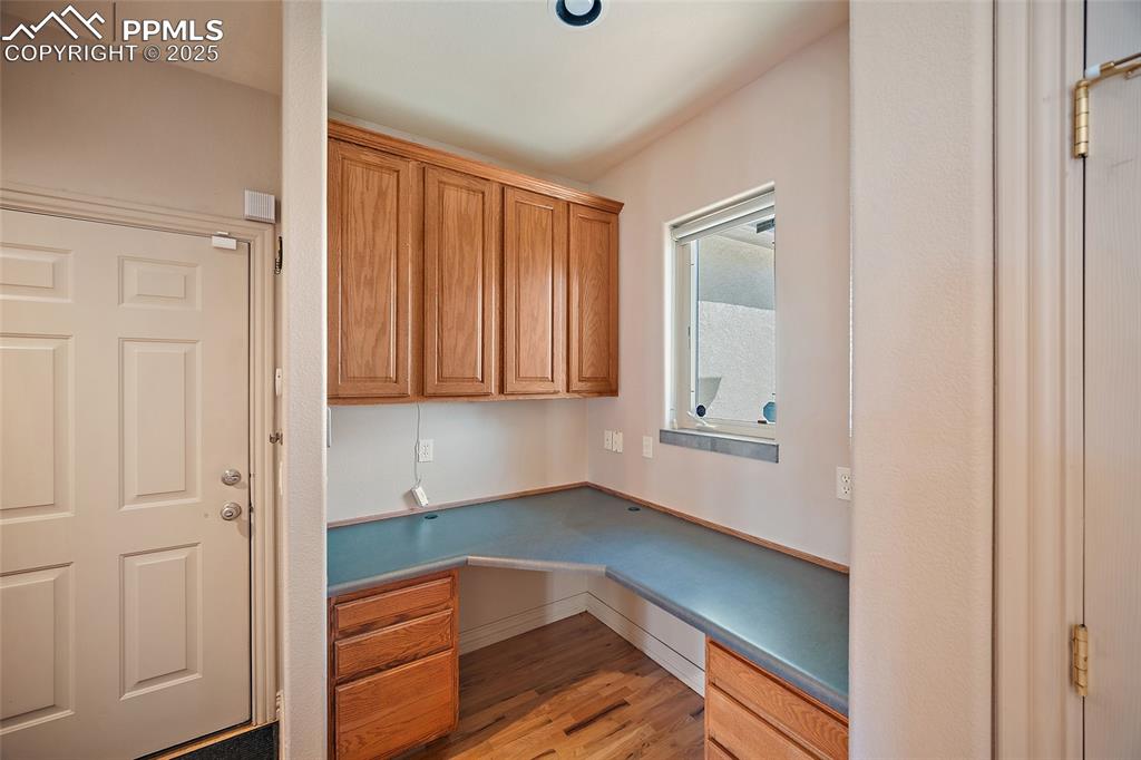 Image 20 of 50: Office