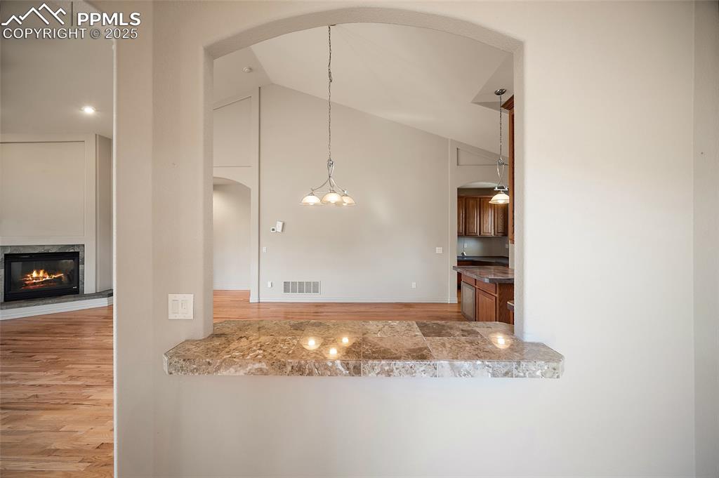 Image 27 of 50: Kitchen