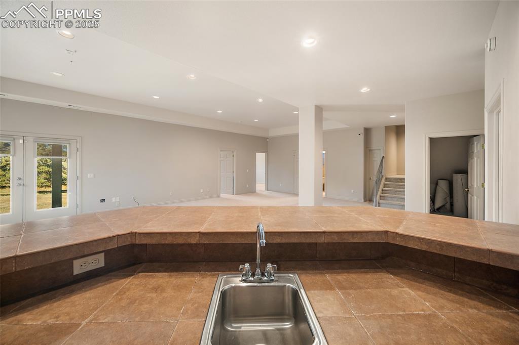 Image 31 of 50: Kitchen