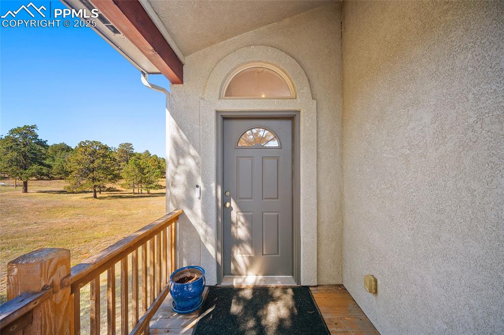 Image 7 of 50: Entry